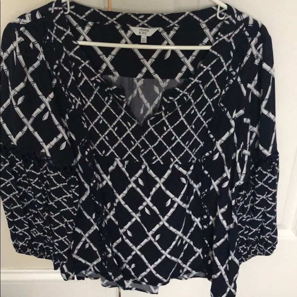 navy and white vneck blouse